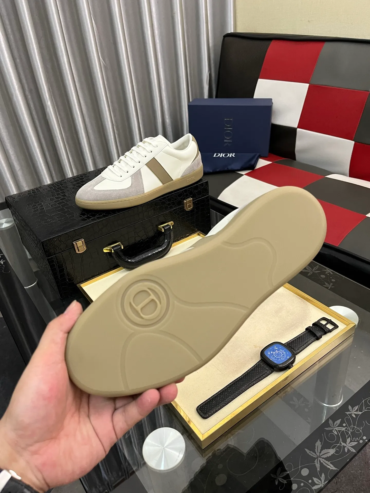 Men's shoes 💰380⌚️⌚️ 【Dior*DIAO】original quality.~ Unique modern style sneakers. 🏃A must-have casual shoe for trendy men😍😍 Original brand imported from Italy, imported original leather, sheep lining (refuses to discolor and grind feet) Sole: Original sole provided by the original factory, French lazy style design ⚠️Fit to the feet, original quality, super comfortable original sole. Code number: 38-448️⃣Colors available